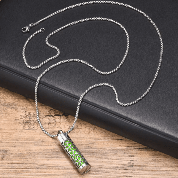 Luxury Necklace for Women Essential Oil Diffuser Aromatherapy Perfume Diffuser Pendant Necklace Jewelry Gift for Her